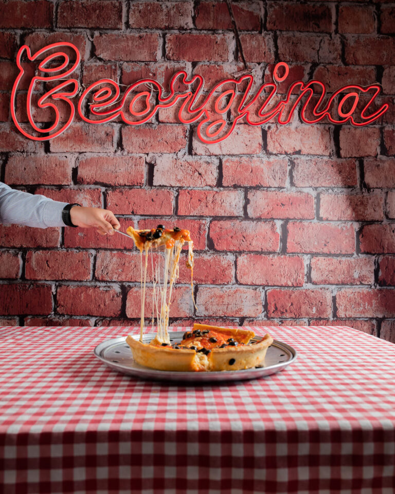 pizza estirandose 2 768x960