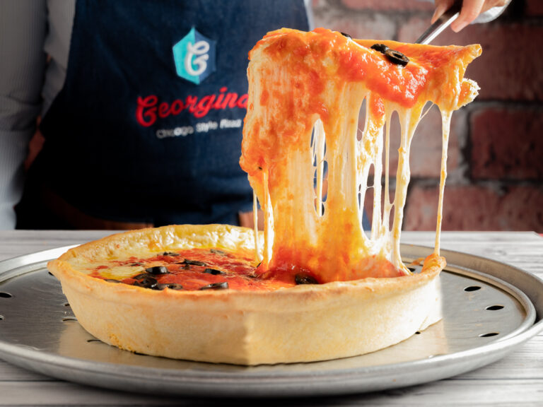 pizza estirandose 768x576